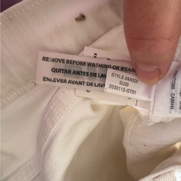 Madewell Cropped High-Rise Slim Wide-Leg Jeans in Tile White - COLOR: Tile White - Picture 6 of 12